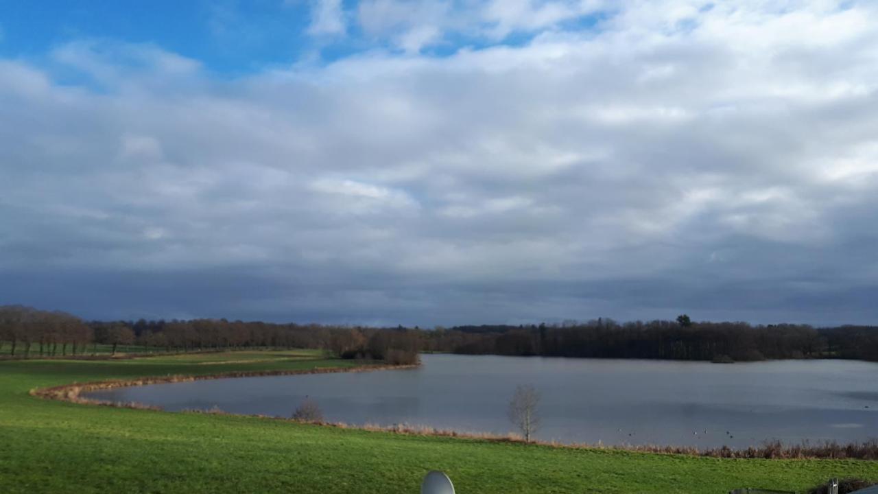 Dachgeschosswohnung Mit Seeblick Ahrensbok Bagian luar foto