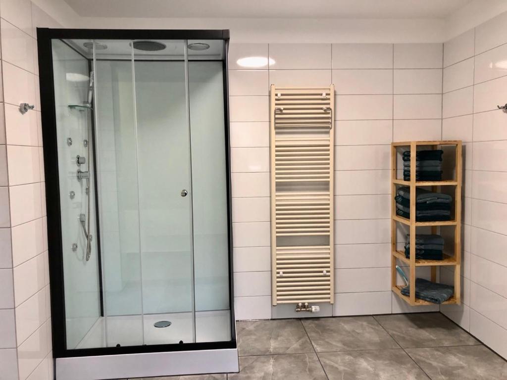 Dachgeschosswohnung Mit Seeblick Ahrensbok Bagian luar foto