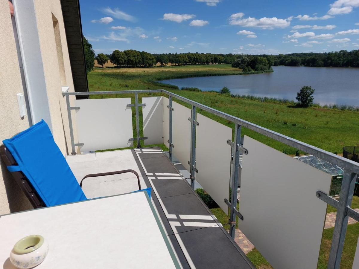 Dachgeschosswohnung Mit Seeblick Ahrensbok Bagian luar foto